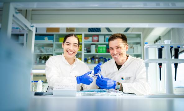 studenter på lab