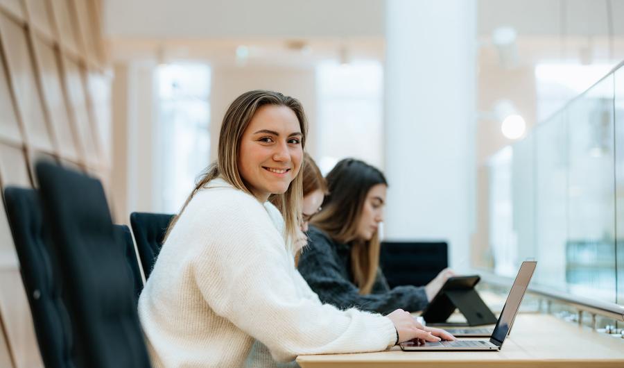 Student med pc